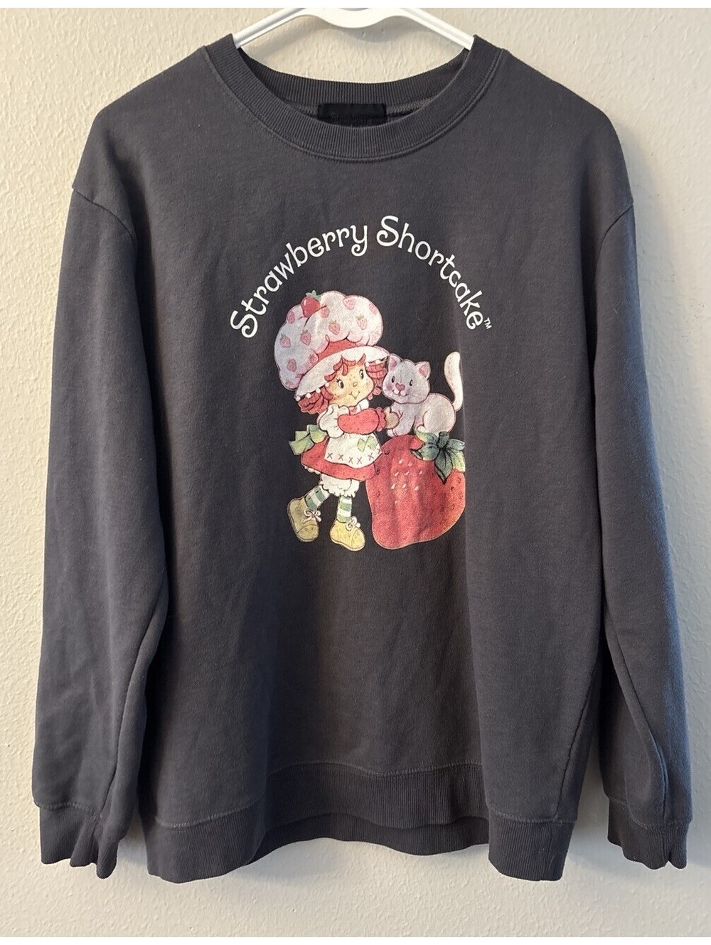Women’s Grey Strawberry Shortcake Pullover Crewneck Sweatshirt Large